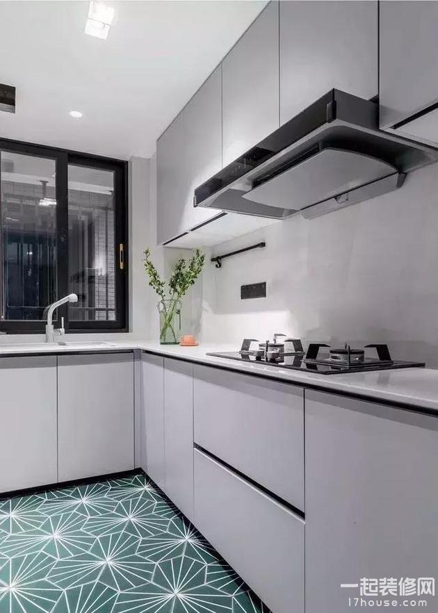 小户型厨房做个L型的橱柜,动线合理又实用! 小户型厨房做个L型的橱柜,动线合理又实用!