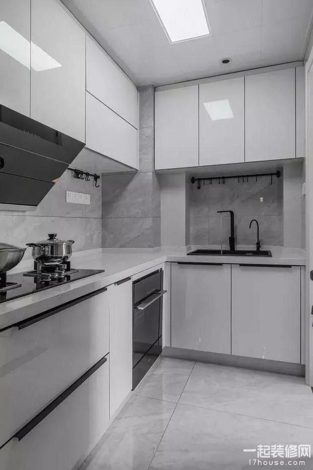 小户型厨房做个L型的橱柜,动线合理又实用! 小户型厨房做个L型的橱柜,动线合理又实用!